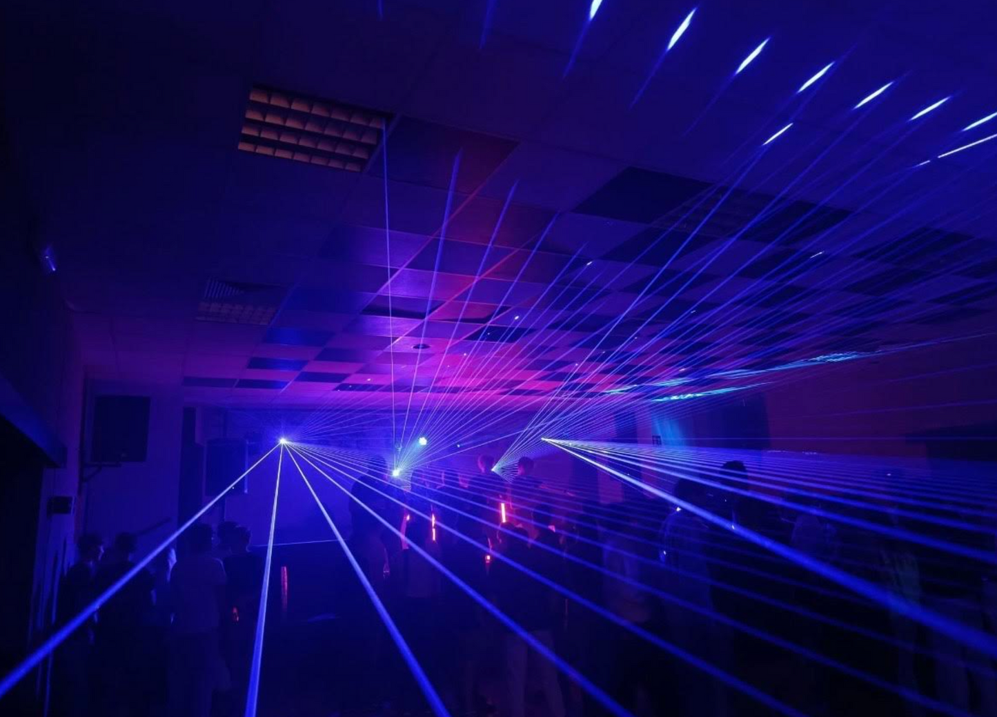 vatset deluxe met set van 4 x4 watt lasers (tot 500 personen)